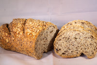 Dinkel-Chia Brot ofenfrisch nach Hause